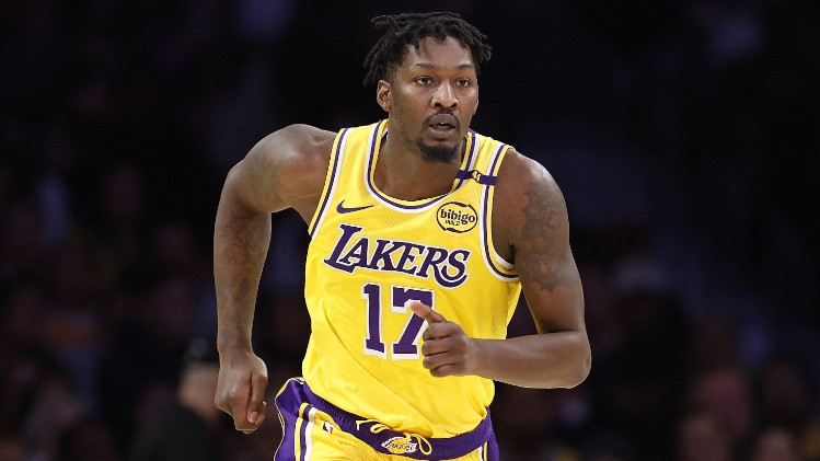 "Lakers" uzbrucējam Finijam-Smitam veikta operācija