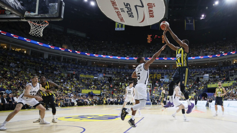 Bez Žagara iztiekošā "Fenerbahçe" vēl nespēj nosargāt Turcijas čempiones titulu