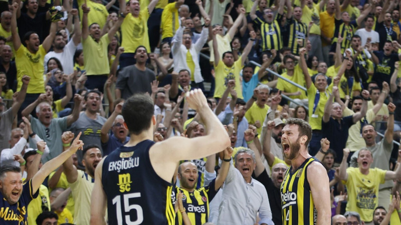 Jasikēvičs otrajā gadā pie "Fenerbahçe" stūres nokārto treju titulu sezonu