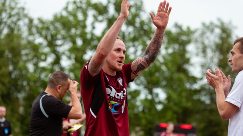 Bijušais izlases futbolists Lazdiņš Jelgavā aizvadījis atvadu spēli