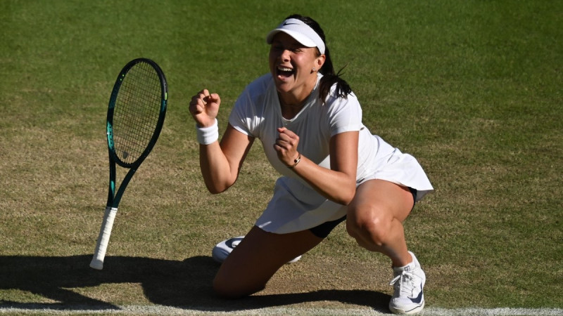 Aņisimova apspēlē ranga līderi, arī Švjonteka pirmoreiz tiek Vimbldonas finālā