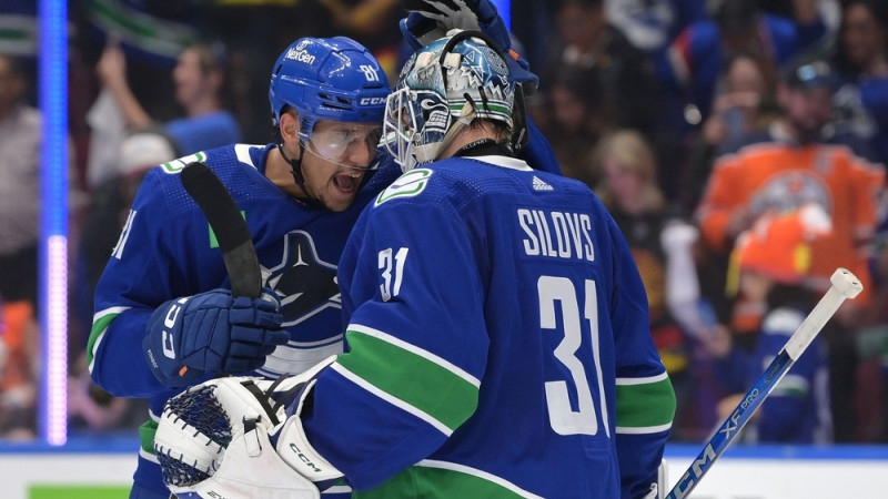 "Canucks" aizmaina uzbrucēju Džošua uz "Maple Leafs"
