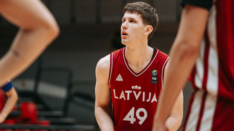 Latvijas U18 basketbolisti uz EČ pošas ar graujošu uzvaru pār ukraiņiem