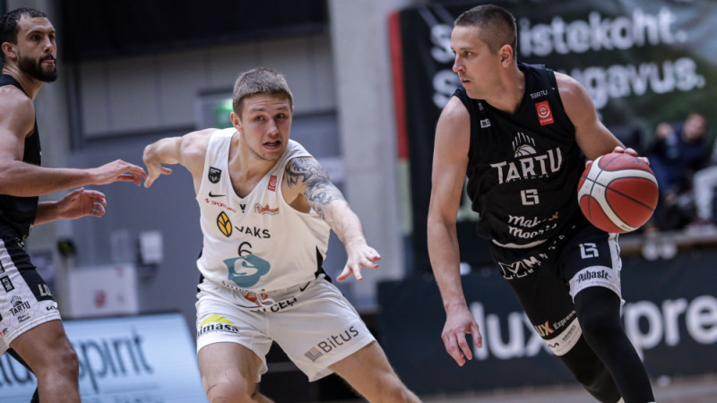 "Valmiera Glass/ViA" sastāvā paliek vēl viens latviešu basketbolists