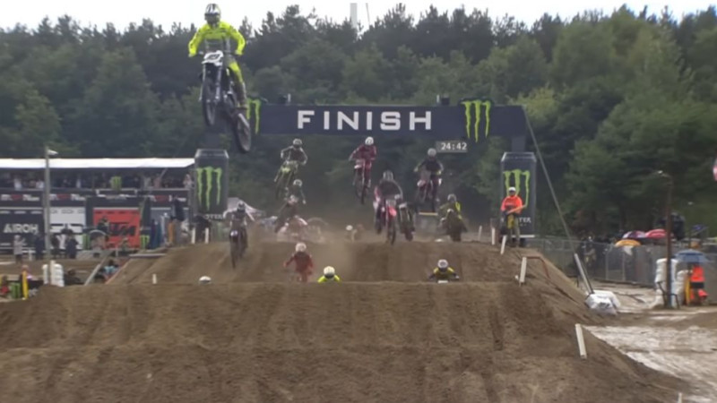 Video: Pumpurs un Kubuliņš iekaro pjedestālu EMX sacīkstēs Beļģijā
