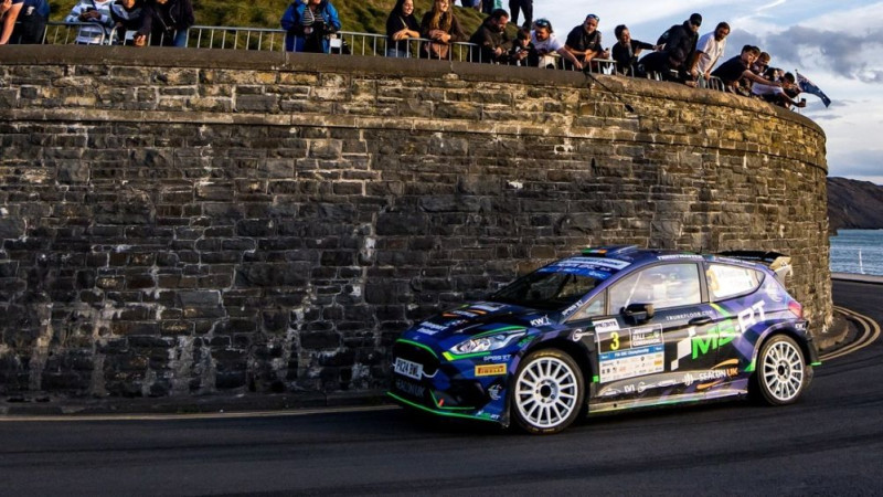 Par uzvaru Velsas ERC posmā cīnās Ārmstrongs un igaunis Jurgensons