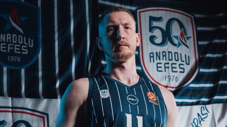 "Efes" sporta direktors kategoriski noliedz Rolanda Šmita iespējamo kluba maiņu