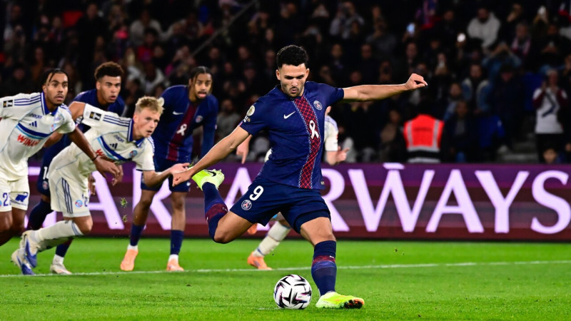 Francijas meistarsacīkstes atsākas ar PSG glābšanos pret Strasbūru