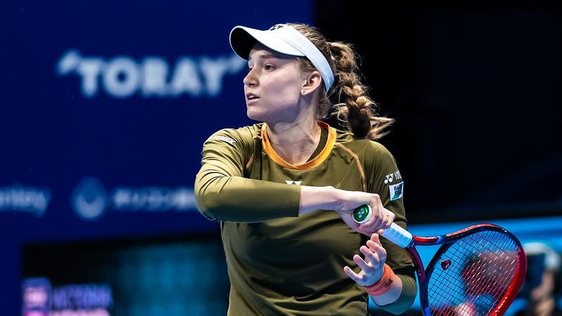 Ribakina tiek Tokijas pusfinālā un kā pēdējā kvalificējas WTA finālturnīram