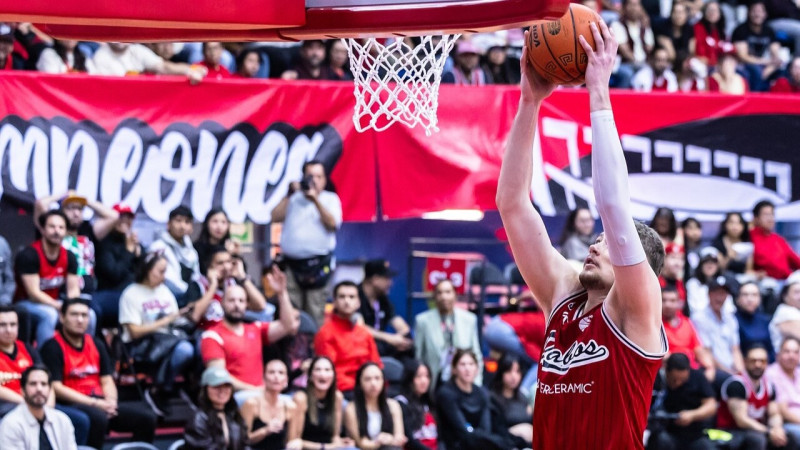 Krišs Helmanis nekļūdīgs, komandai spraigs zaudējums pusfinālā