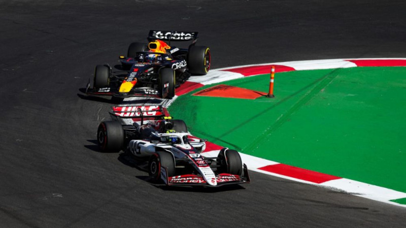 Medijs: "Cīņā F1 Konstruktoru kausā katrs sīkums tagad ir izšķirošs"