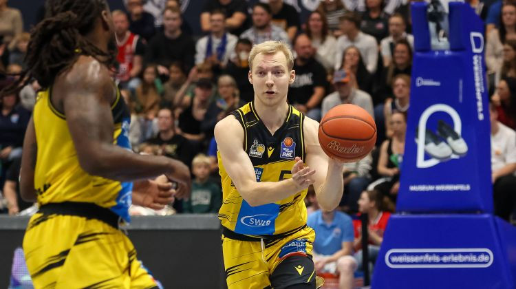 Potītes trauma Skujam, visticamāk, liegs spēlēt līdz izlašu pārtraukumam