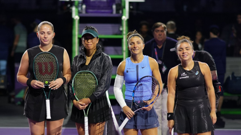 WTA finālturnīrā Ostapenko/Šei apspēlē arī ar pirmo numuru izliktās un triumfē grupā