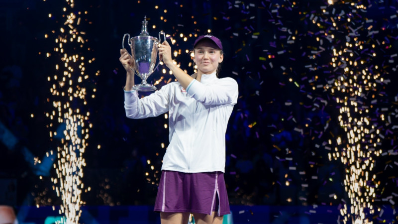 Ribakina taibreikā sagrauj ranga līderi un triumfē WTA finālturnīrā
