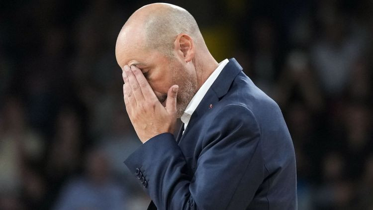 Sezonu briesmīgi sākusī "Barcelona" šķiras no galvenā trenera