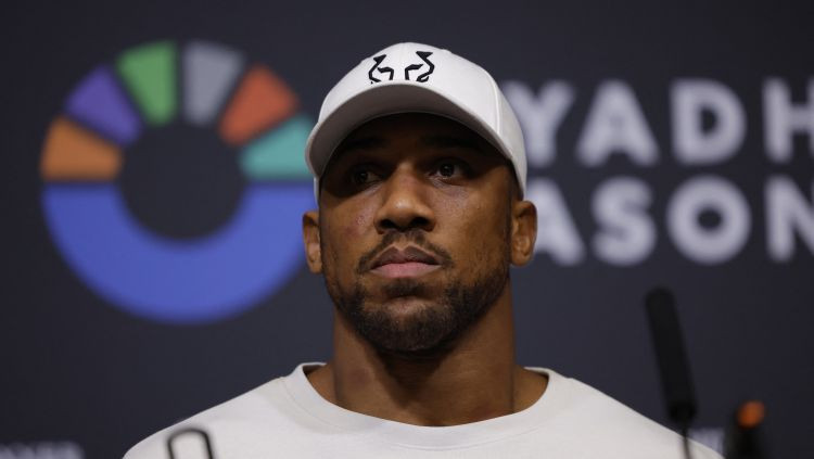 Britu bokseris Džošua pēc traģiskās avārijas Nigērijā ir stabilā stāvoklī