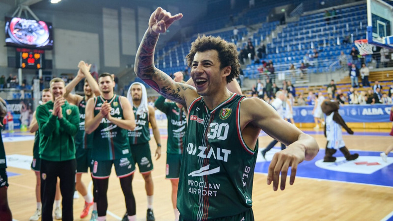 Bagatska padotie iemet 98 un sagādā pirmo klupienu Polijas čempionei