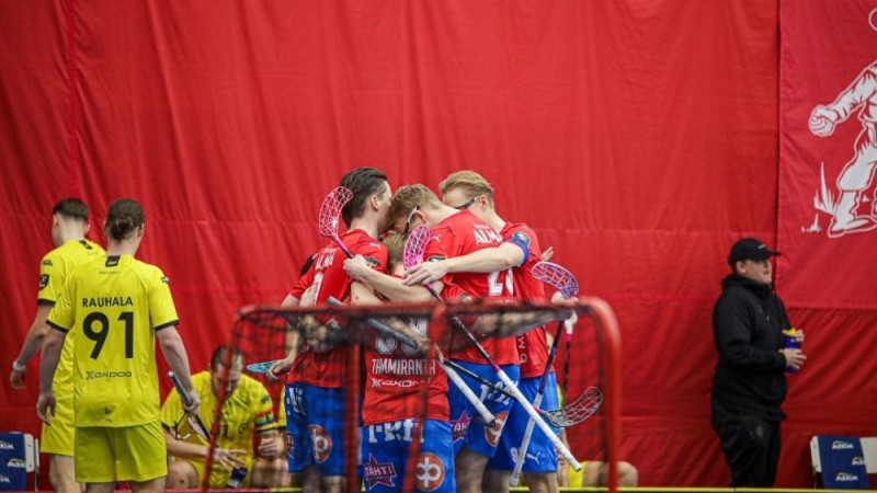 Smirnovs pieteikumā līderu divcīņā, pastarīši tiek pie punktiem