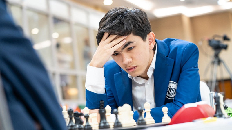 Šahists no Uzbekistānas kļūst par jaunāko Pasaules kausa ieguvēju