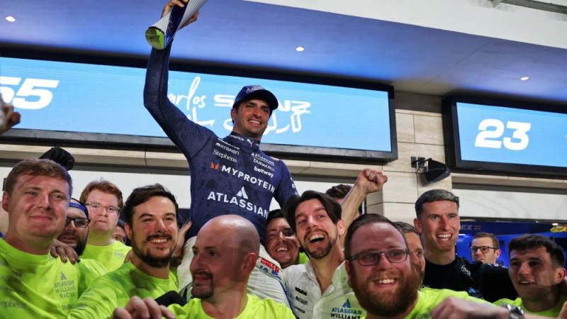 Sainss ar pjedestālu izkārto '"Williams"' piekto vietu Konstruktoru kausā