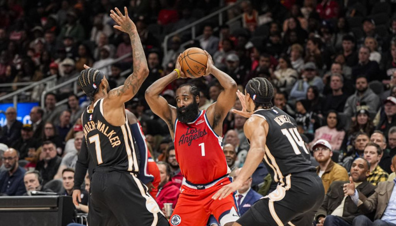 "Hawks" bez Porziņģa, Janga un Džonsona cieš sakāvi pret "Clippers"