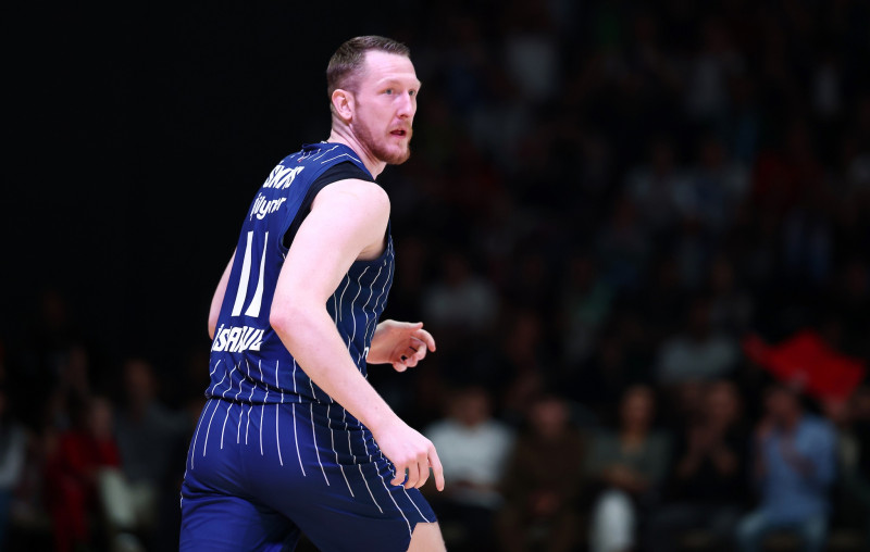 Šmitam jaudīga pirmā ceturtdaļa, "Anadolu Efes" netiek līdzi Valensijas tempam