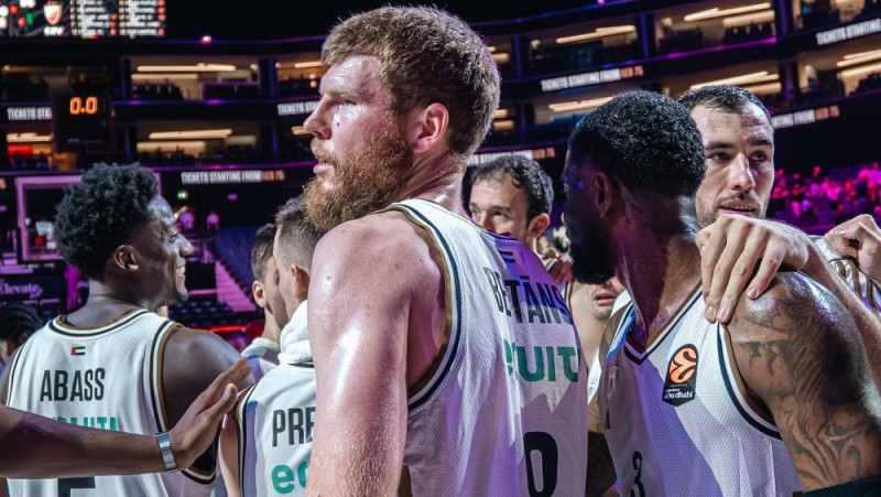 Bertāns ražīgs abos laukuma galos, "Dubai" zaudē tukšu tribīņu priekšā