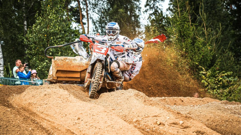 Hermanss blakusvāģu motokrosa titulu aizstāvēs ar citu kantētāju