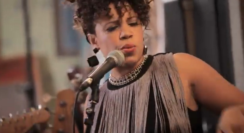 Ņujorkas Brodvejas teātru un TV seriālu dziedātāja izdzied Raimonda Paula dziesmas angliski