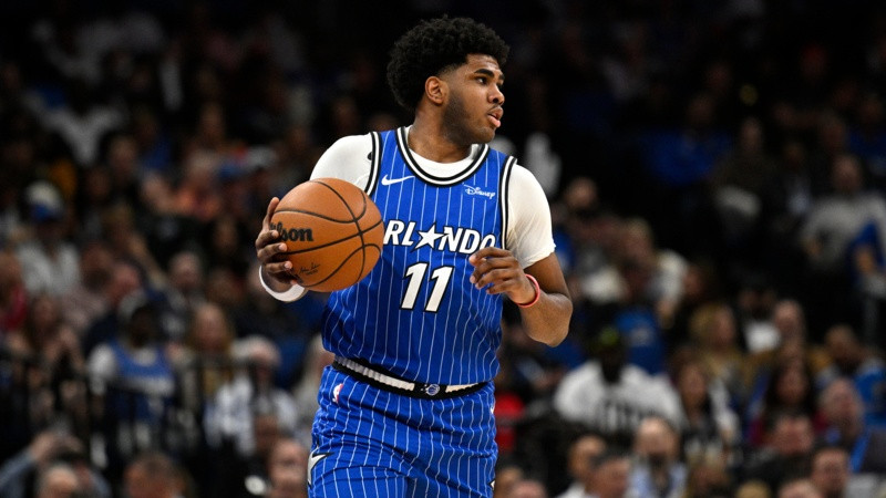 Čempiona dēls: NBA danku konkursā iekļauj basketbolistu, kurš bumbu grozā triecis četras reizes