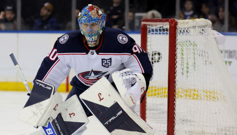 Merzļikins un "Blue Jackets" aizvada dramatisku spēli Ņujorkā