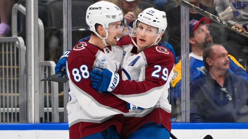 ″Avalanche″ uzvar ″Blues″ un triumfē konferencē, ″Mammoth″ sarūgtina ″Oilers″