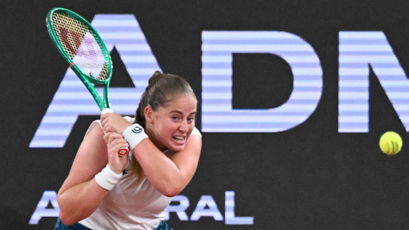 Ostapenko apstājas Lincas 1/4 fināla trešajā setā