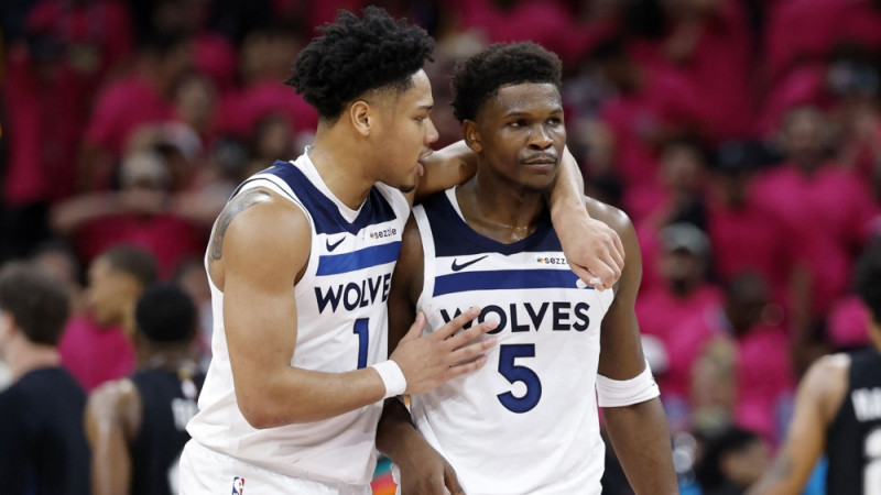 Vembijam triple-double ar blokiem un NBA rekords, uzvaru svin Edvardss un Minesota