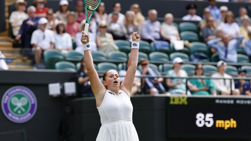 Ostapenko Vimbldonā sāk ar grūtu uzvaru pār laukuma saimnieci