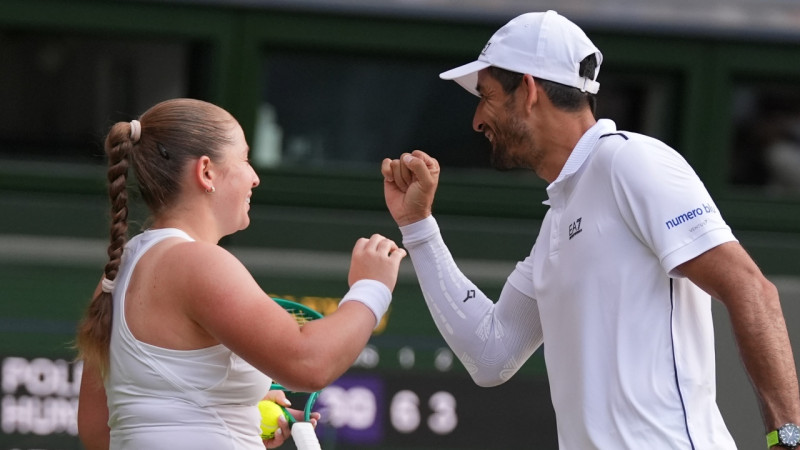 Ostapenko/Arevalo dramatiskā taibreikā sasniedz Vimbldonas pusfinālu
