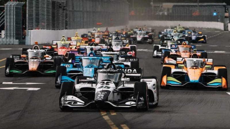 Ēriksons pārspēj Grožānu un triumfē "IndyCar" posmā jaunajā Markhamas ielu trasē